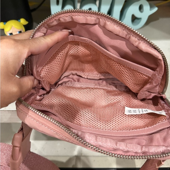 Lululemon - Picture 6 of 7